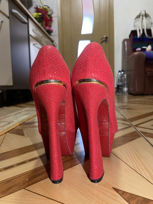 pantofi cu toc marimea 36
