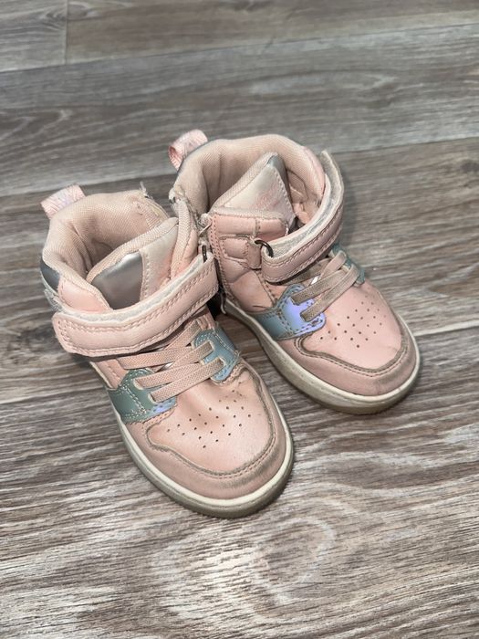 Кроссовки на весну