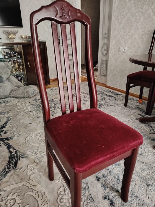 Стол, стул хорошего состояния