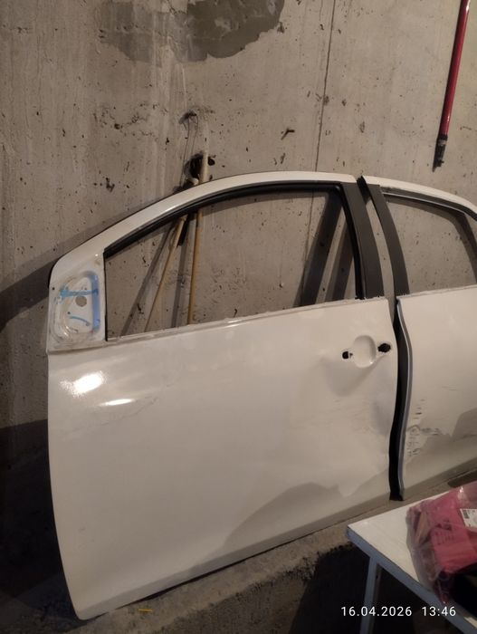 Двери на Toyota Yaris