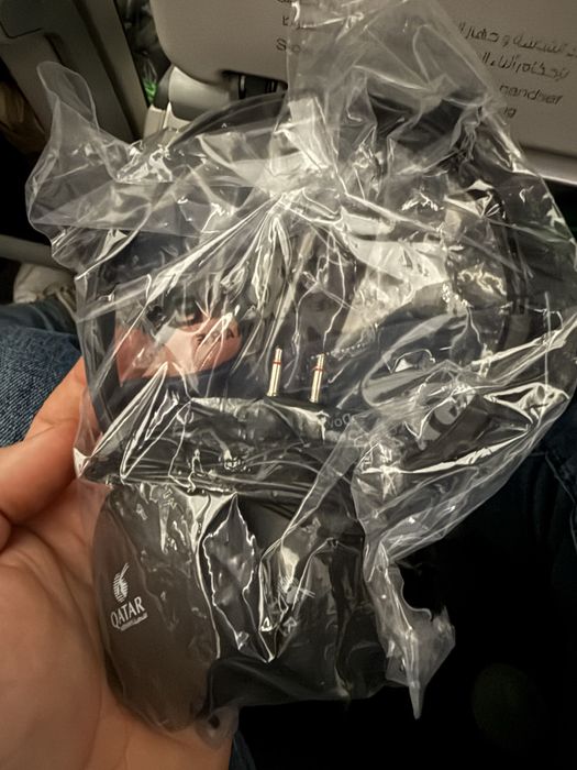 Vand casti Head-on Qatar Airways