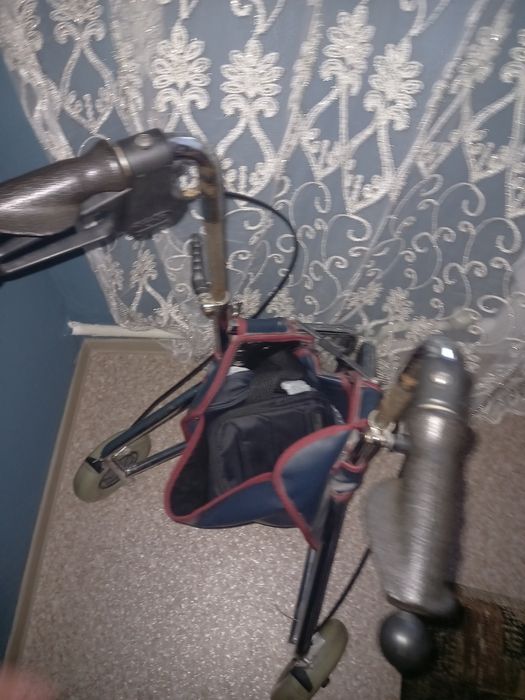 Продам ходунки на колесах