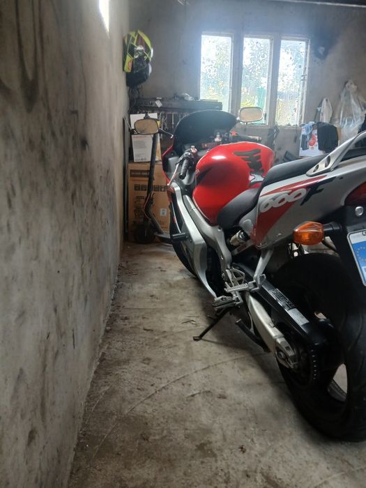 Honda cbr f4i. In