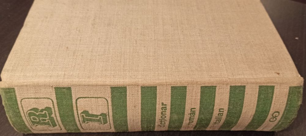 Carte / cărți - Dictionar român -italian (944 pagini)