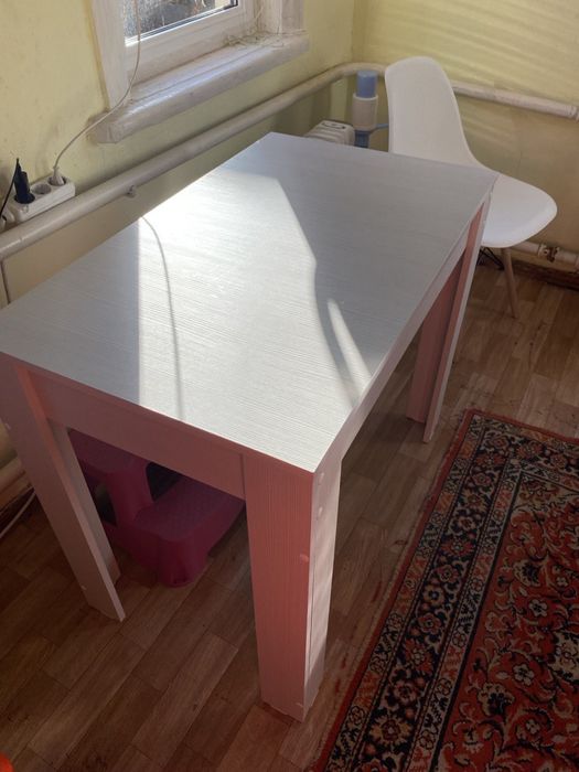 Стол со стульями