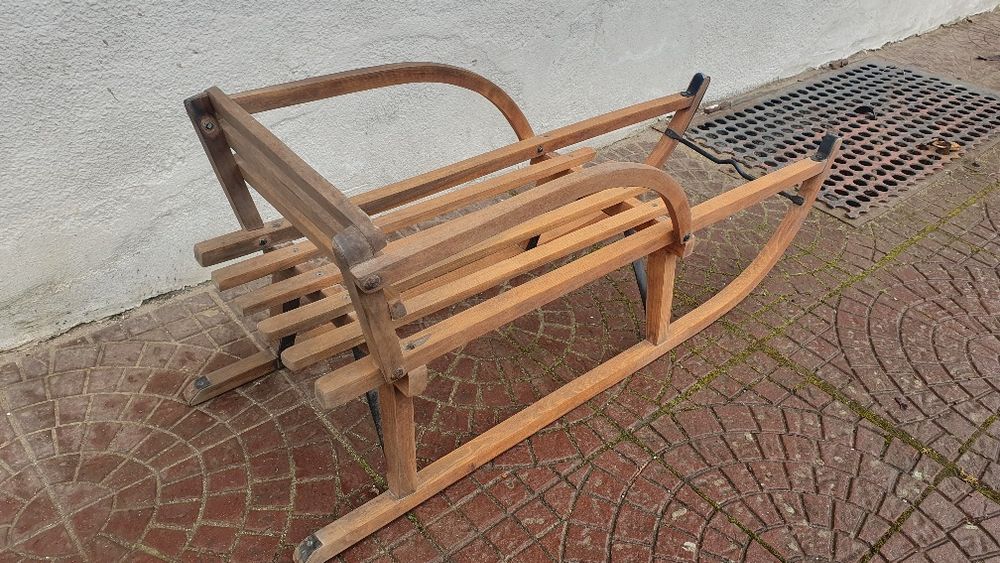 Дървена ретро шейна