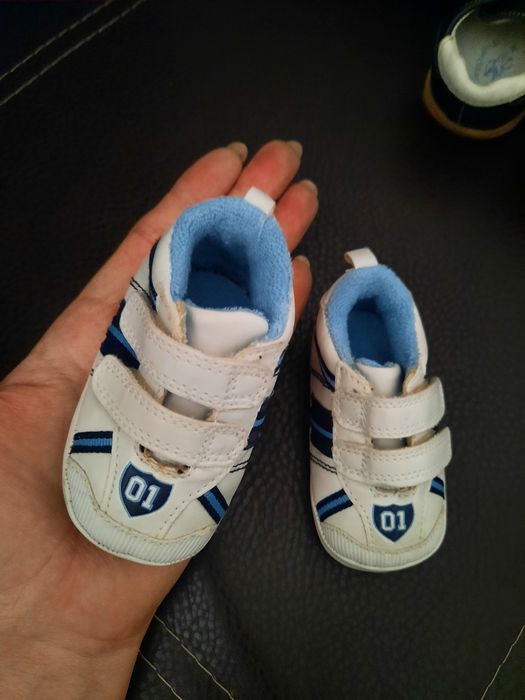 Ботики и кроссовки детские