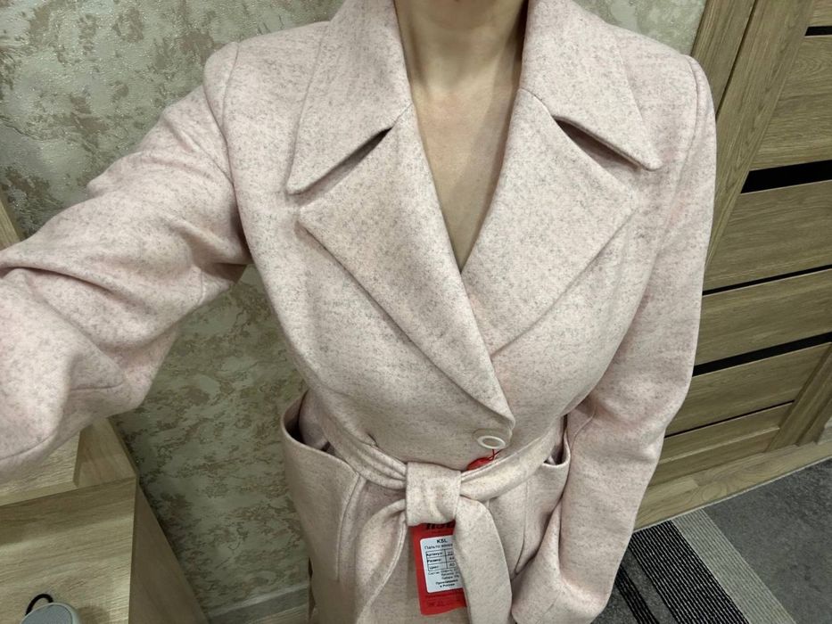 Продаётся пальто с 38 по 52 размер