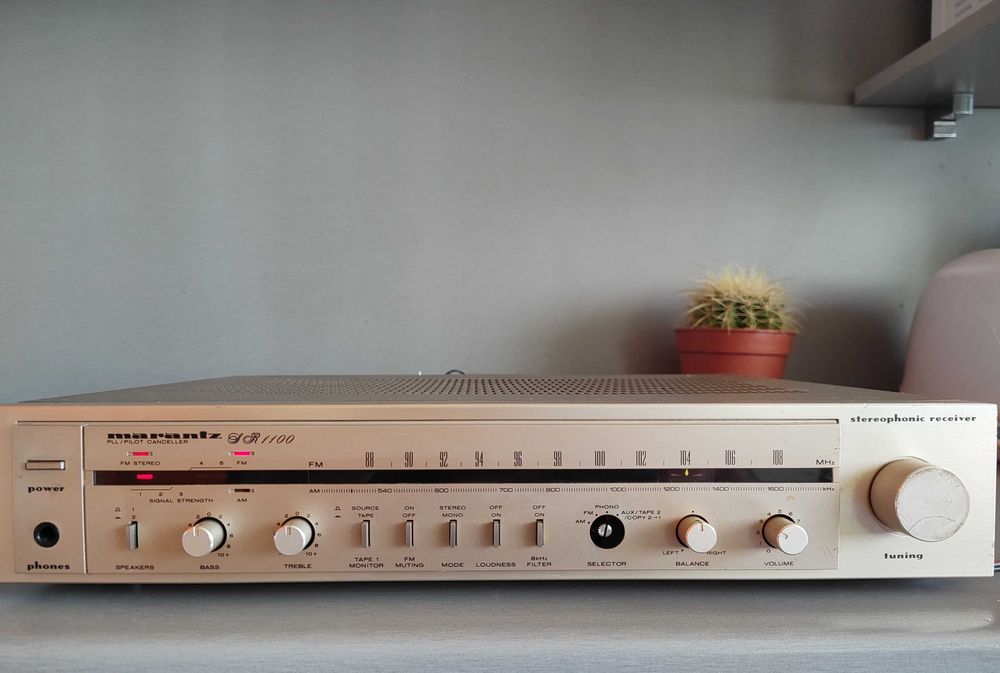 Рисийвър Marantz SR 1100
