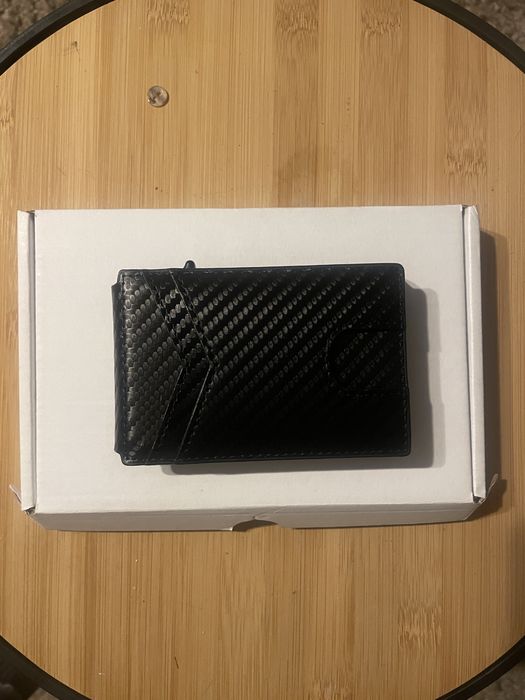 Кардхолдър / портфейл