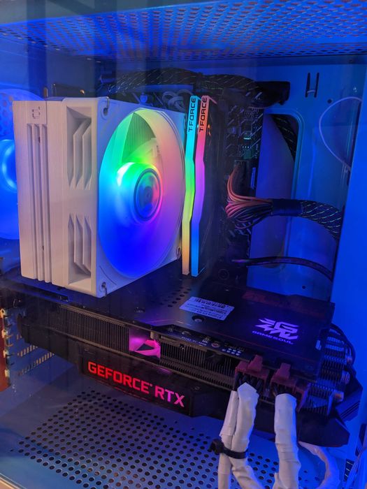 | CYBER ICE AND FIRE | RTX 2070 | i3-12100F | 16GB | Custom PC |