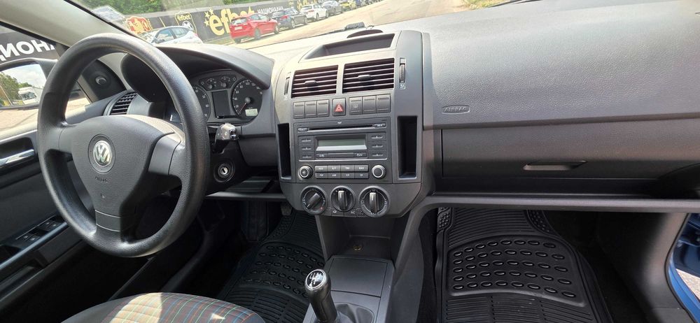Продавам VW Polo 1.4 Тtrendline 80 к.с. бензин. РЕАЛНИ 30 600км. КАТО НОВА! 5 500 EUR