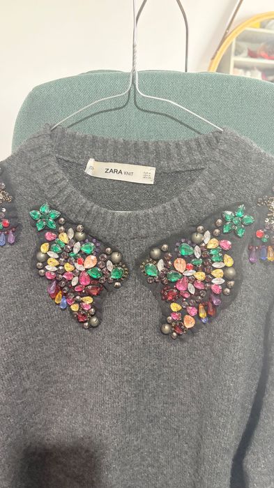 Pulover Zara gri închis m cu pietre impecabil