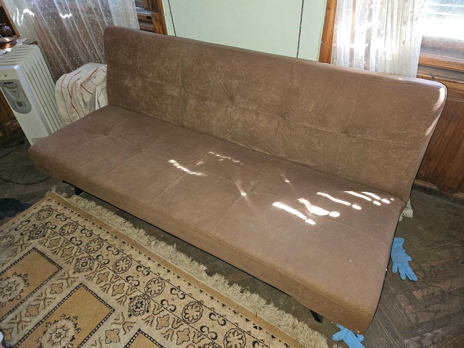 debarasare / vanzare tot din casa : masa calcat, televizor LCD, mobila veche, clima portabila, canapea extensibila etc.