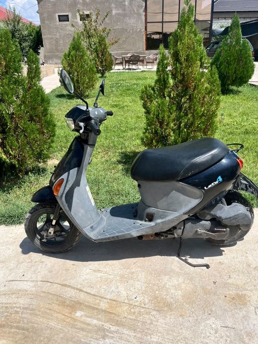 Скутер японский Suzuki