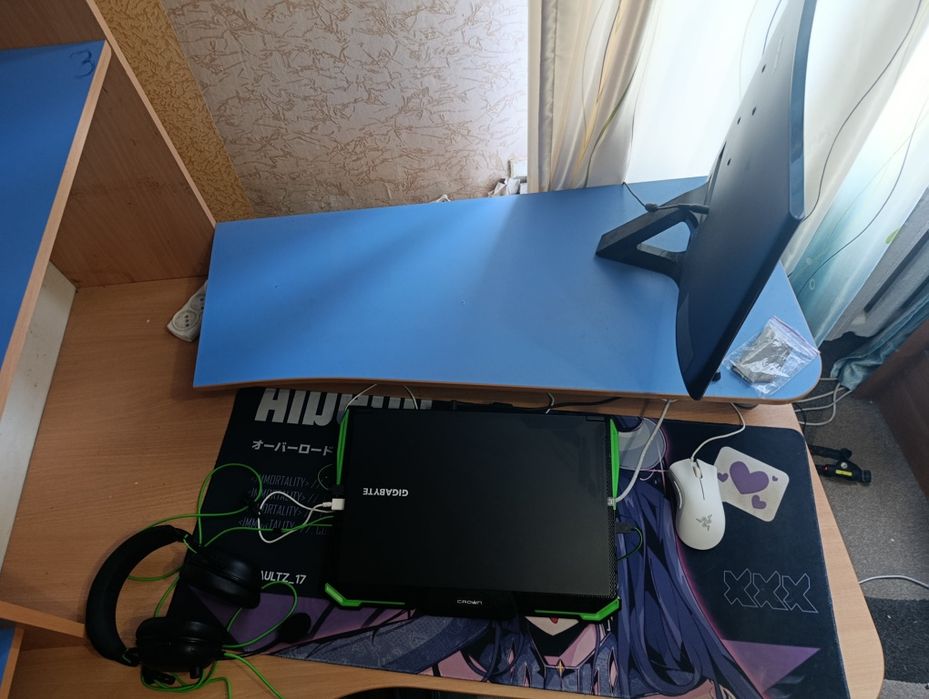 Большой шкаф для спальной