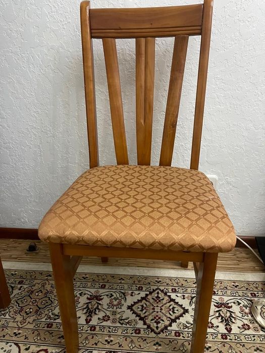 Стол с 6 стульями из дерева