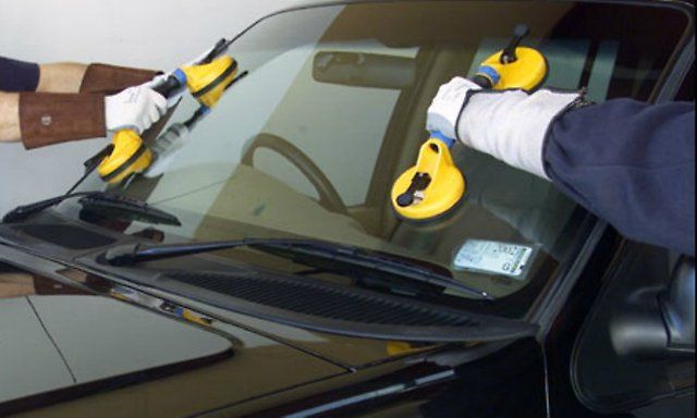 ЗАМЕНА и продажа лобового стекла с выездом .