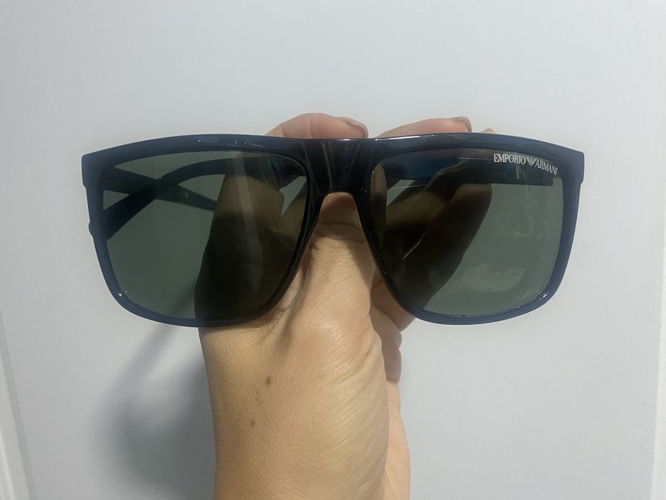Продаються очки Armani