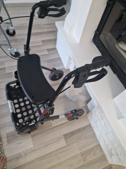 Vând rolator pentru persoane vârstnice sau cu dizabilități