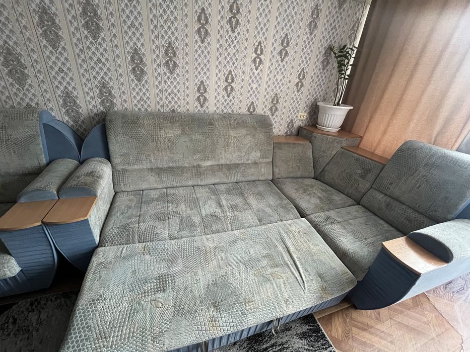 Угловой диван и кресло
