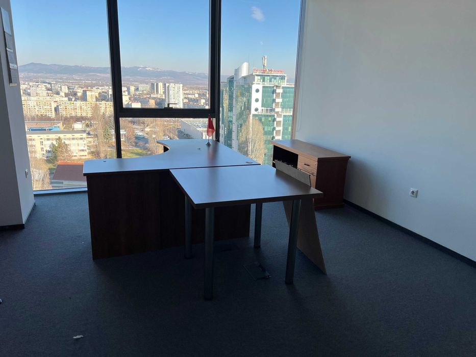 Даваме безплатно офисна мебел