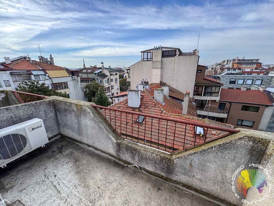 Дава се под наем Двустаен апартамент в Бургас, Център - 50 кв.м за 255 € - Снимка #3