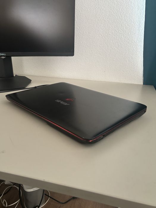 Asus ROG Gaming• Procesor i7• 16gb ram• SSD 256• Nvidia GTX