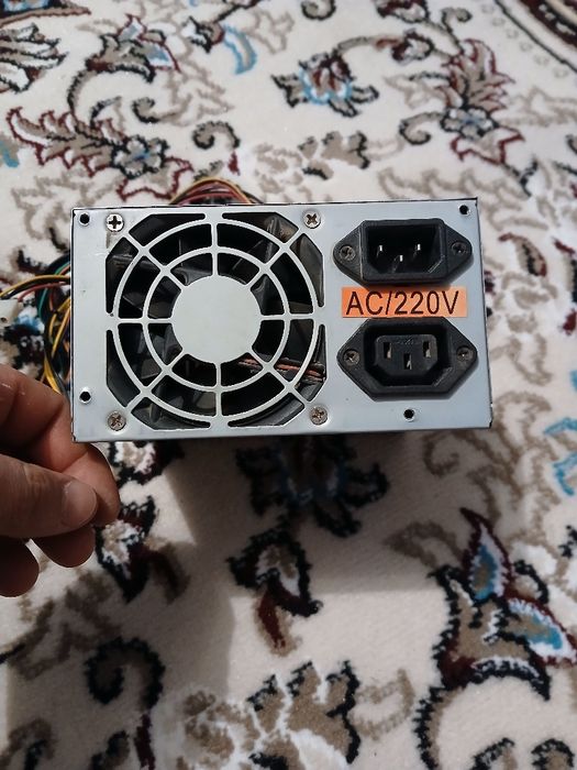 Ona plata va blok pitaniya