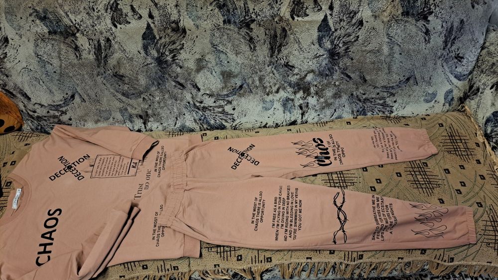 Продам костюм для девочки