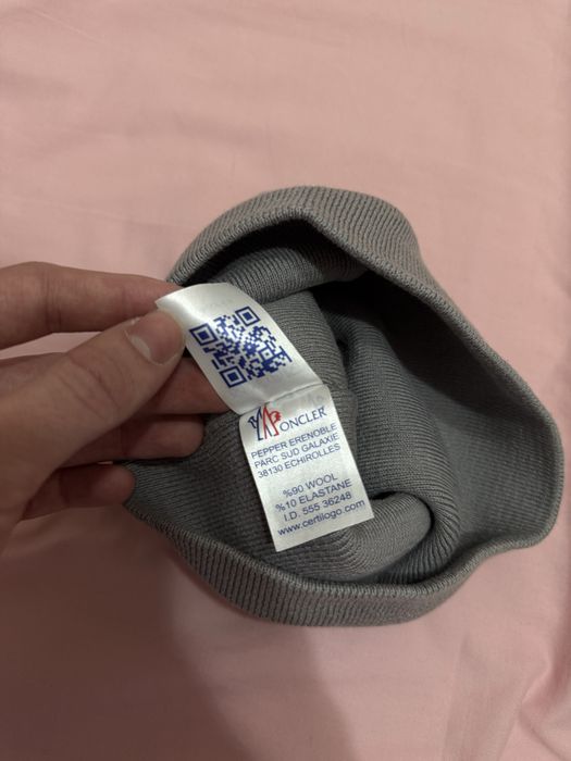 Зимна шапка на Moncler