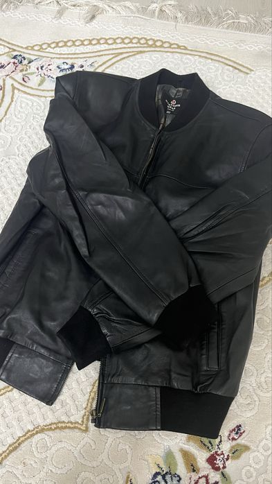 продается кожаный куртка сезонный