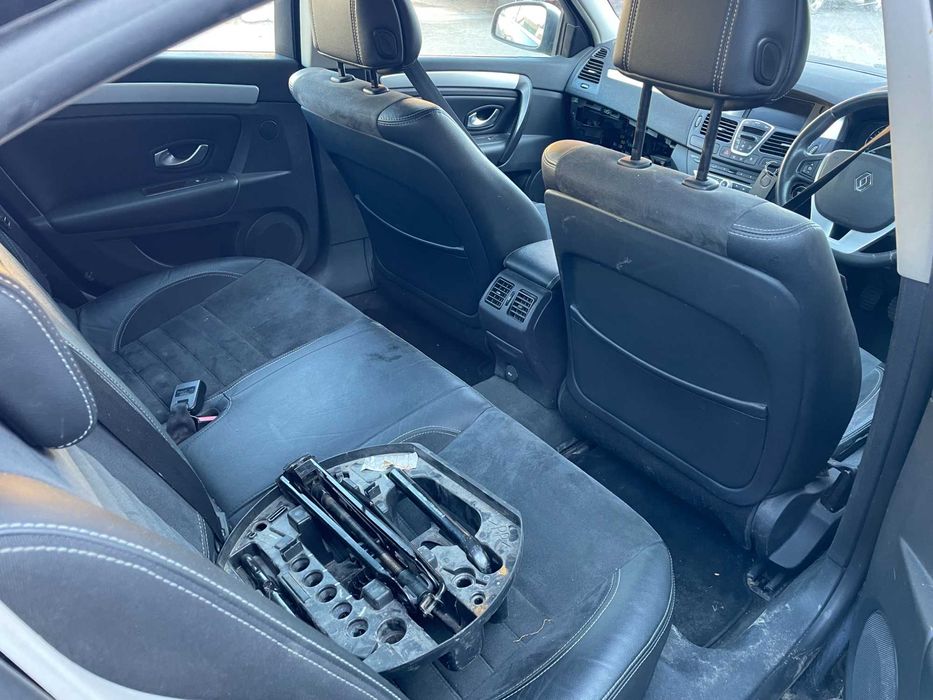 Dezmembrez Renault Laguna 3 2.0dci 150cp 2007-2014