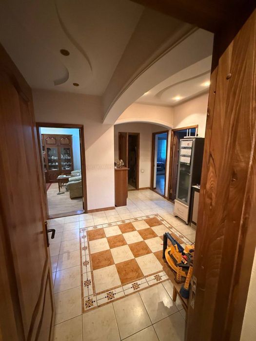 Срочно Продается  Своя 4х комн. Квартира Юнусобад 13кв.