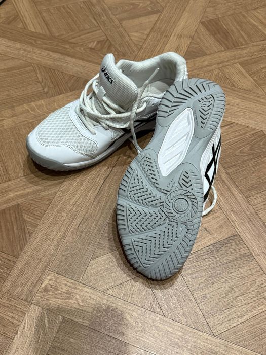 Продам новые кроссовки Asics оригинал