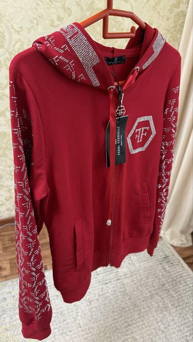 Продается новый женский костюм !