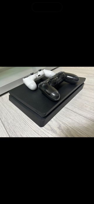 Продается PS4 1 TB. Есть скачанные 9 игр.Без ремонта.