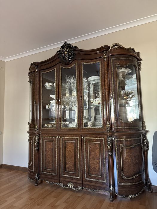 Продается горка (5-дверная) в отличном состоянии