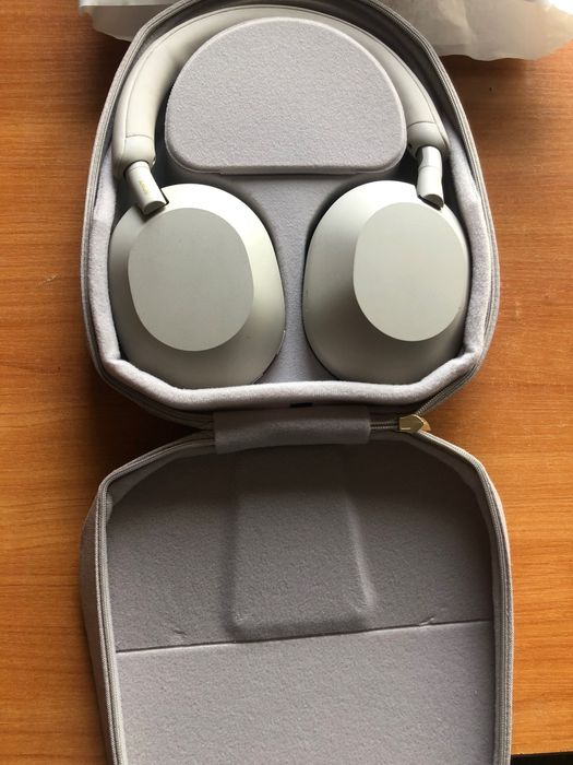 Продаются наушники Sony WH1000XM5