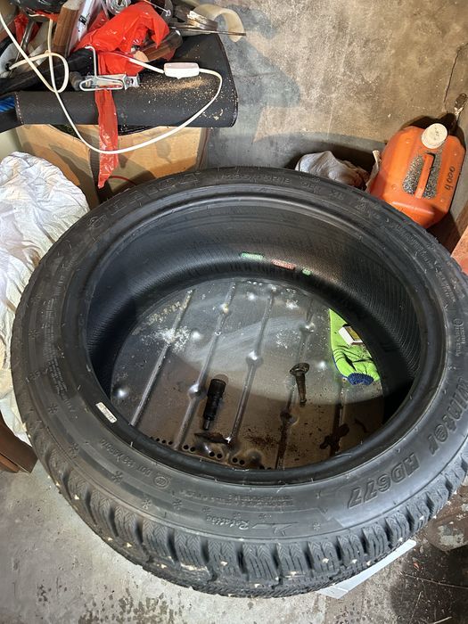 Продам резину 2 шт 235/45/18