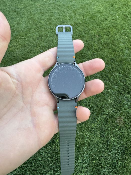 Samsung Galaxy Watch7 44mm model SM-L310 ORIGINAL folosit cateva saptamani impecabil ca NOU culoare verde - include cablu de incarcare