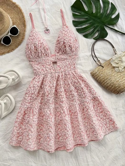 Платье летнее с элегантным вырезом