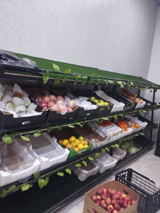 Xolodilnik vitrinali va stelajlar sotiladi