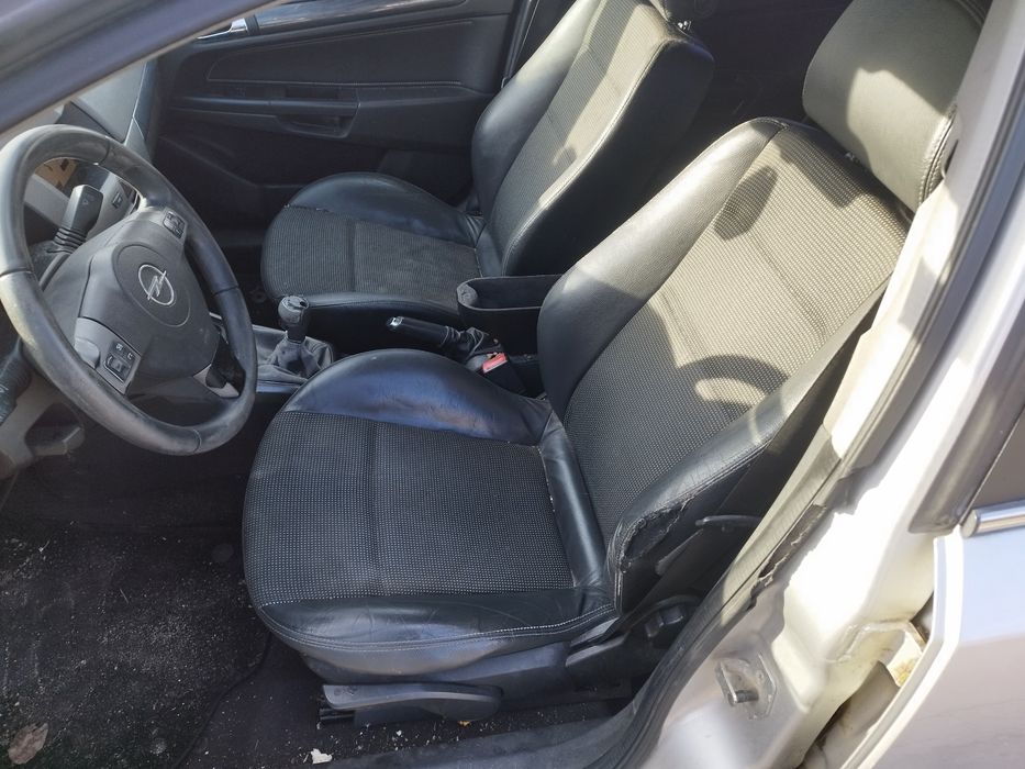 Bara fata faruri capota Opel Astra H 1.9 dezmembrez dezmembrari