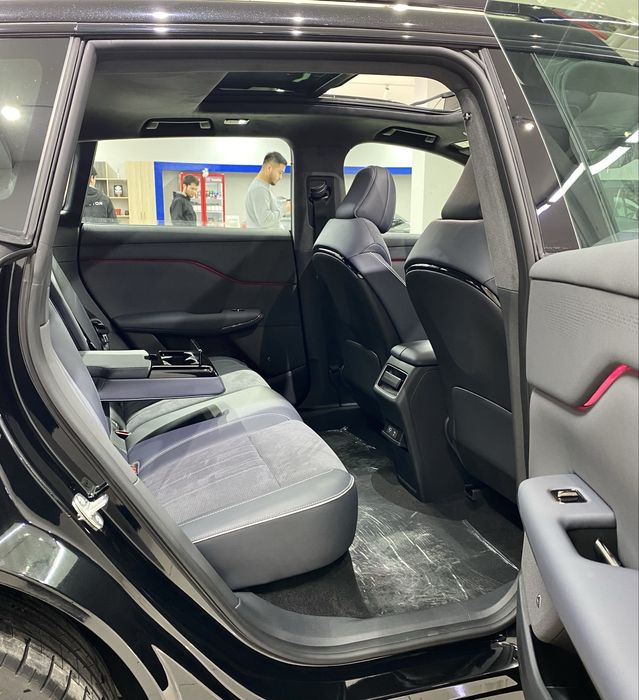 Voyah Courage 570KM Elektr (4 AWD 2 Mator) Full 1 yil garantiya