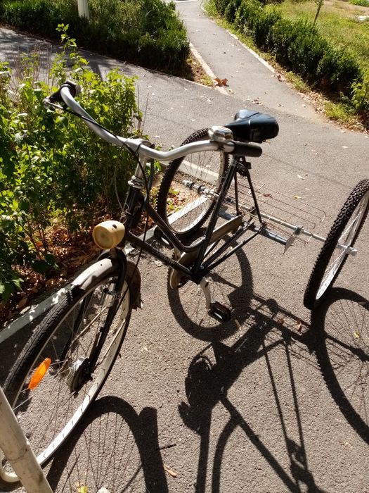 Vand tricicleta pentru adulți