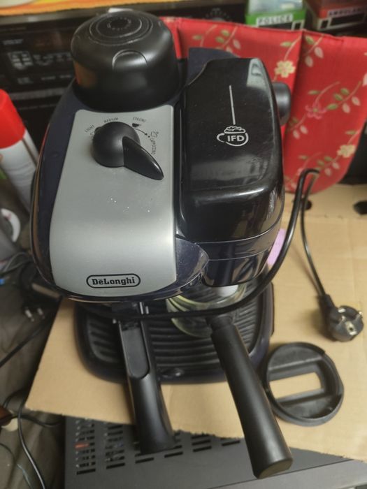 Кафе машина  De Longi Ce9 за експресно и капучино...