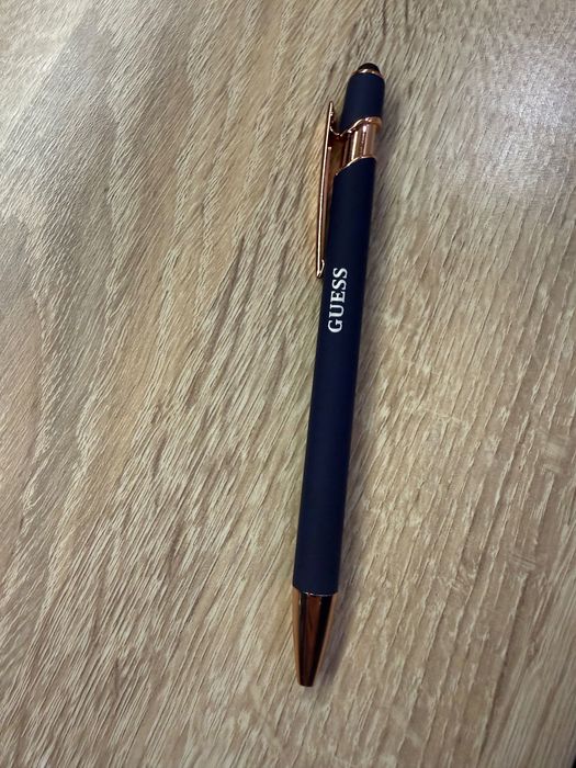 Химикалка Guess нова