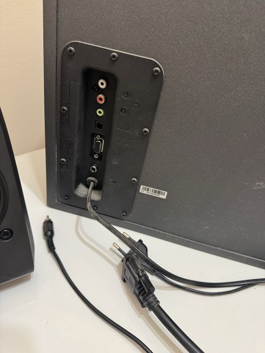 Set boxe Logitech 2.1 cu subwoofer