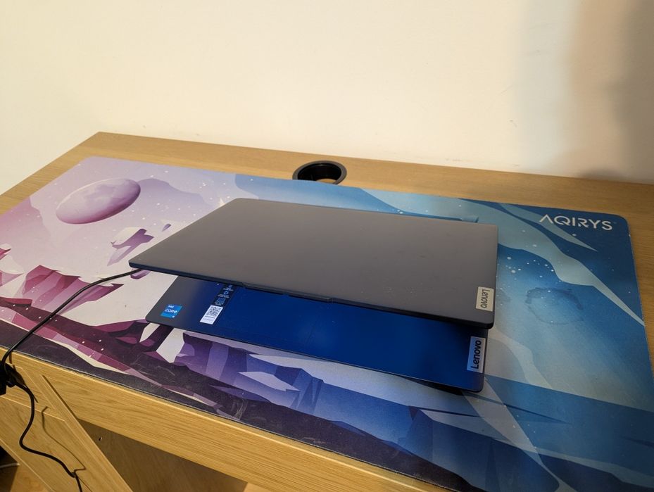 Leptop Lenovo IdeaPad 3 i5 stare nou